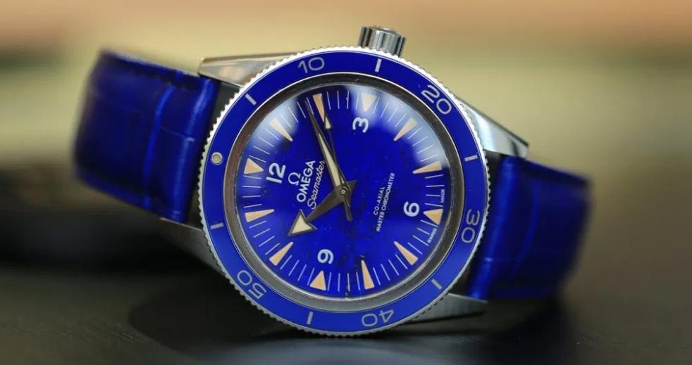 The male replica watches have blue dials.