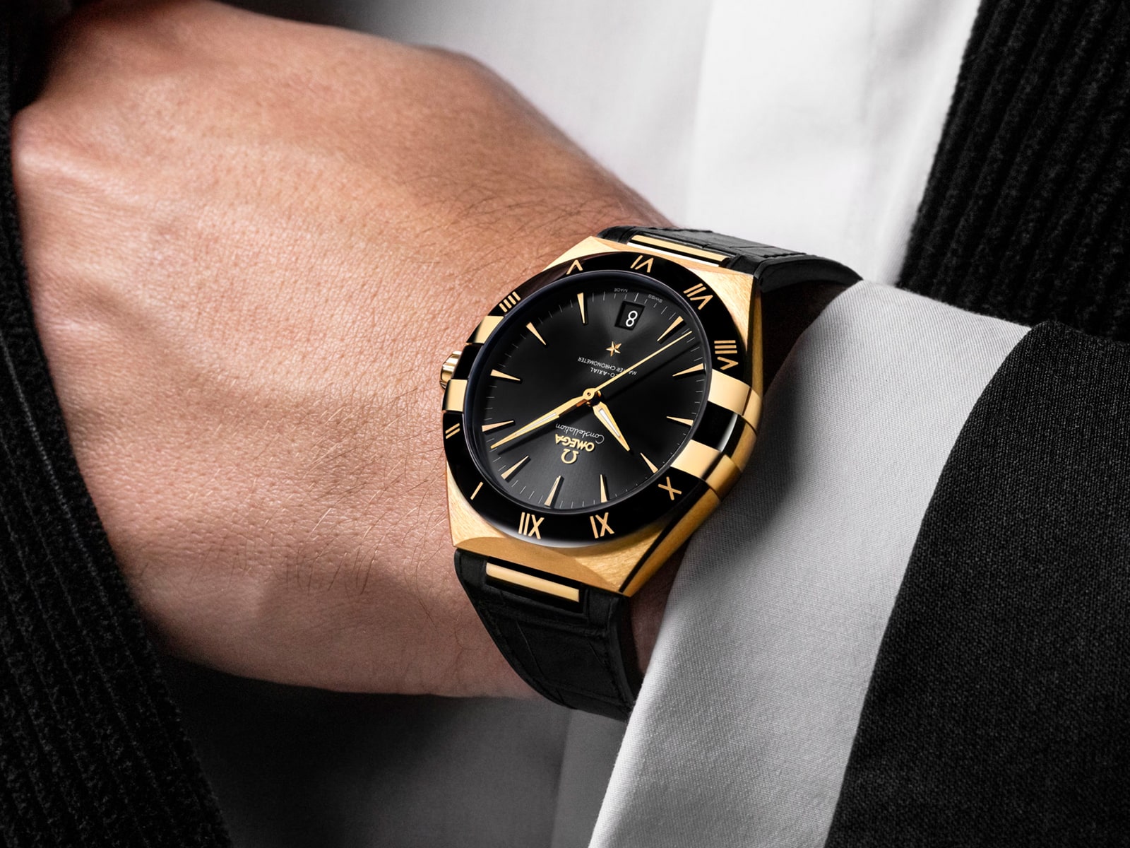 The 41 mm replica watch is designed for men.