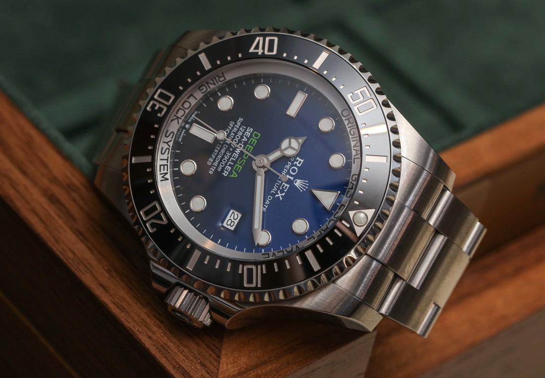 The D-blue Dial fake watch is waterproof.