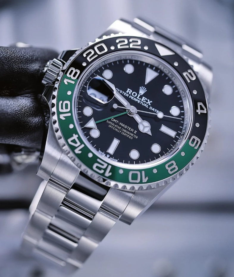 With A Green (Ceramic) Dial And White Gold Case, High Quality Replica Rolex Watches Introduce Latest GMT-Master II Destro